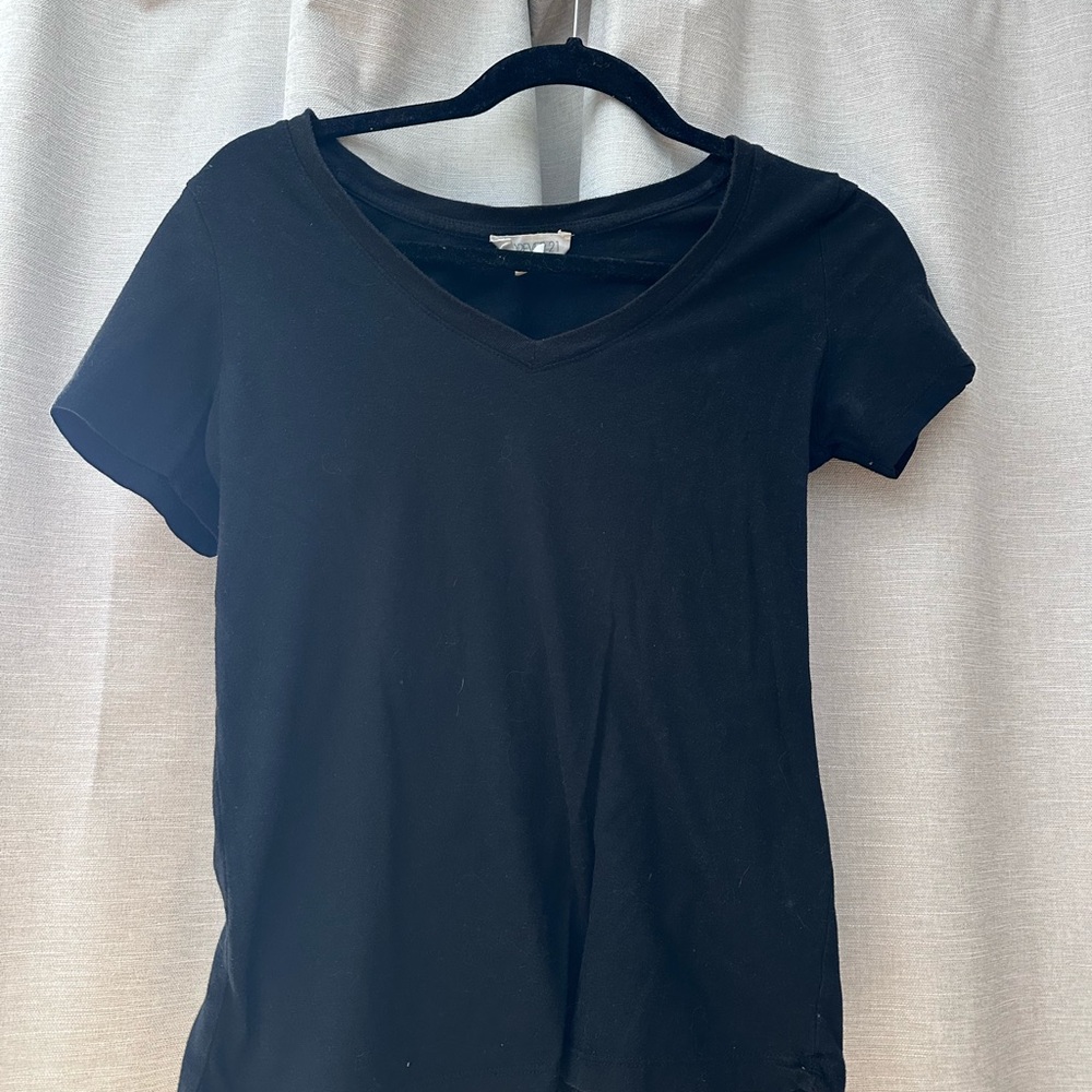 Forever 21 Black V-Neck Short Sleeve Tee